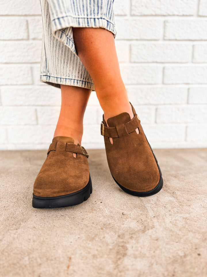 Zoccoli Birkenstock Boston Chunky in pelle scamosciata - Dark Tea/Black