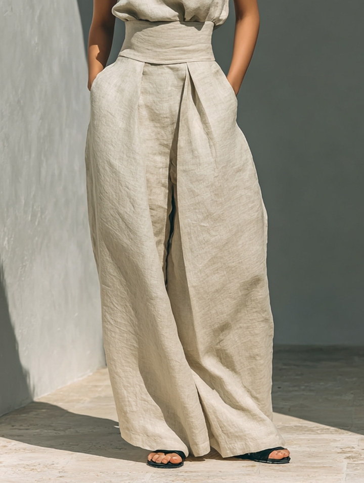 Completo composto da blusa senza maniche e pantaloni a gamba larga in misto cotone e lino.