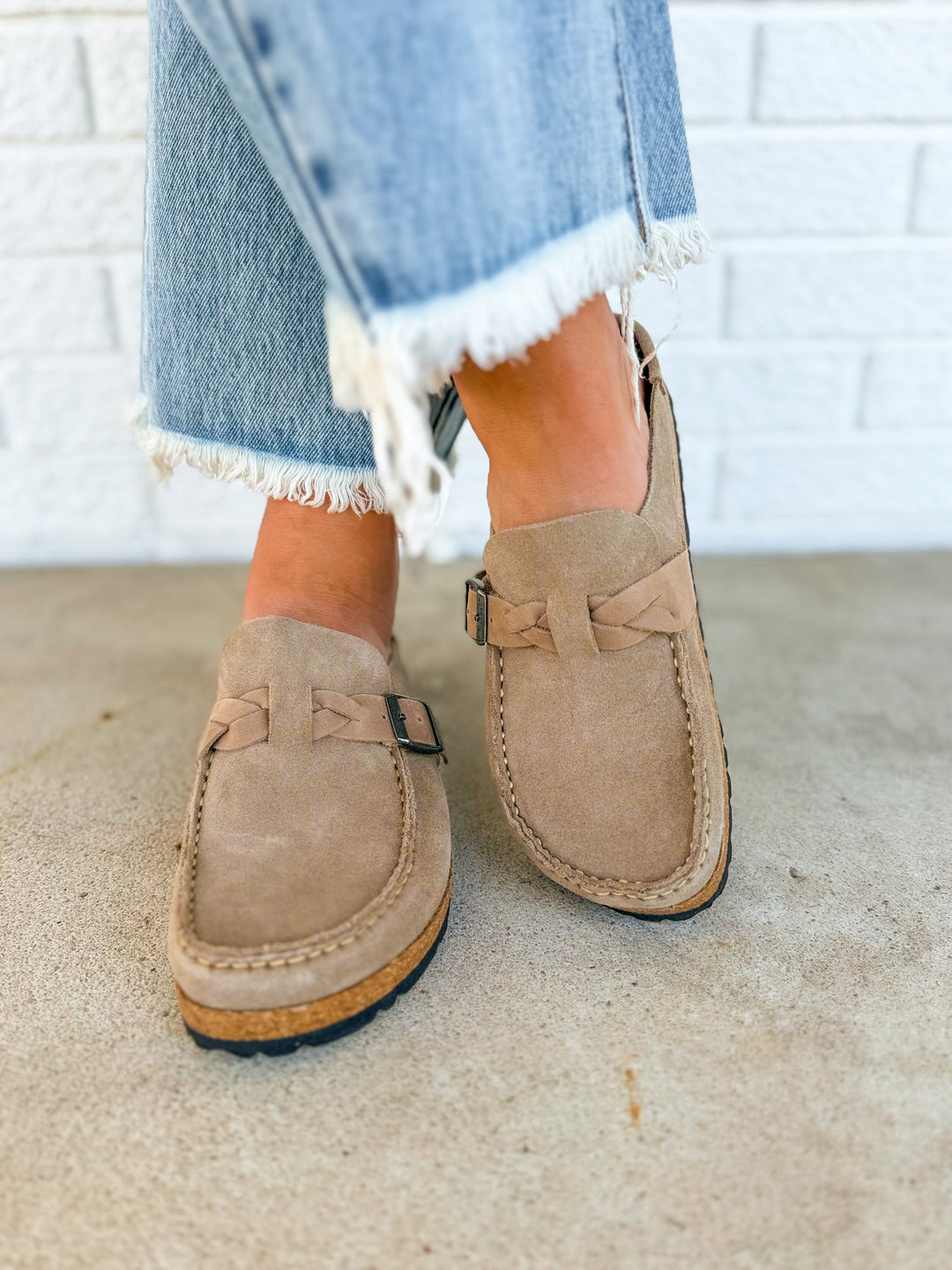 Zoccoli Birkenstock Buckley in pelle scamosciata intrecciata - Tortora