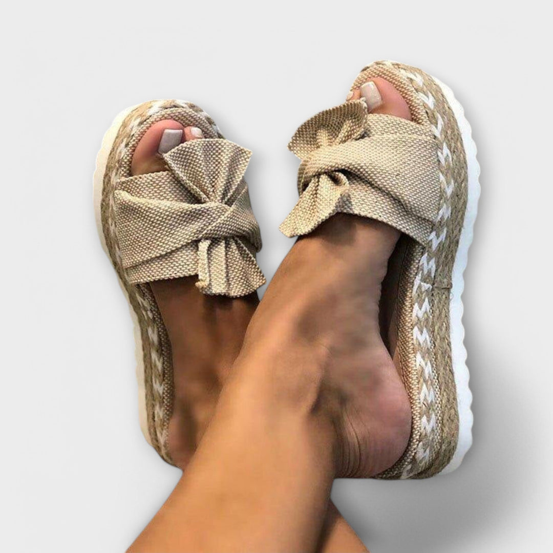 Gerlinde - Golden Plateau Sandals with Bow