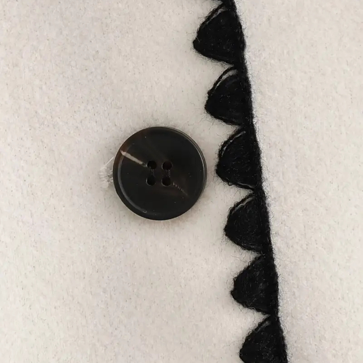 Cappotto esclusivo con accento di sciarpa