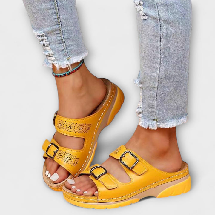 Gertrud - Pantofole in pelle con fibbie