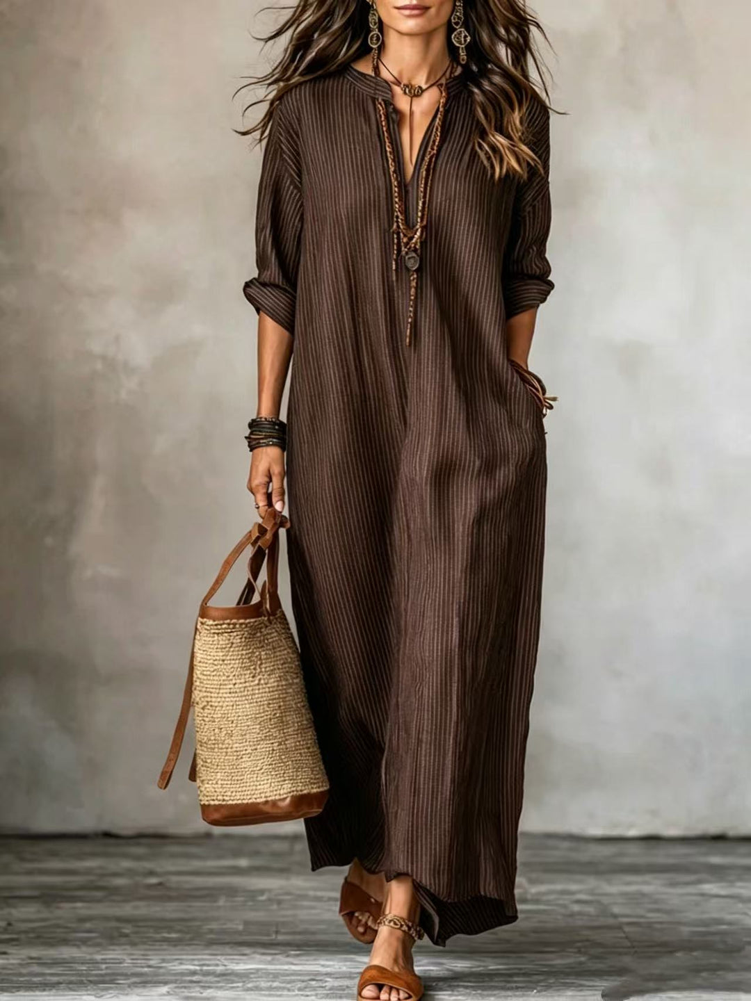 HAVEN | Maxi abito a maniche lunghe con scollo a V, stile a righe e tasche laterali
