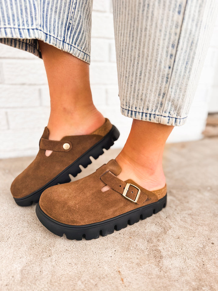Zoccoli Birkenstock Boston Chunky in pelle scamosciata - Dark Tea/Black