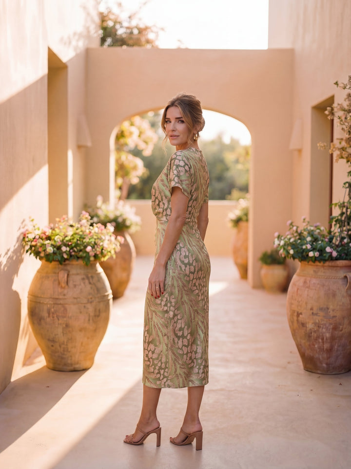 Giulia – Abito elegante realizzato in tessuto leggero e fluido