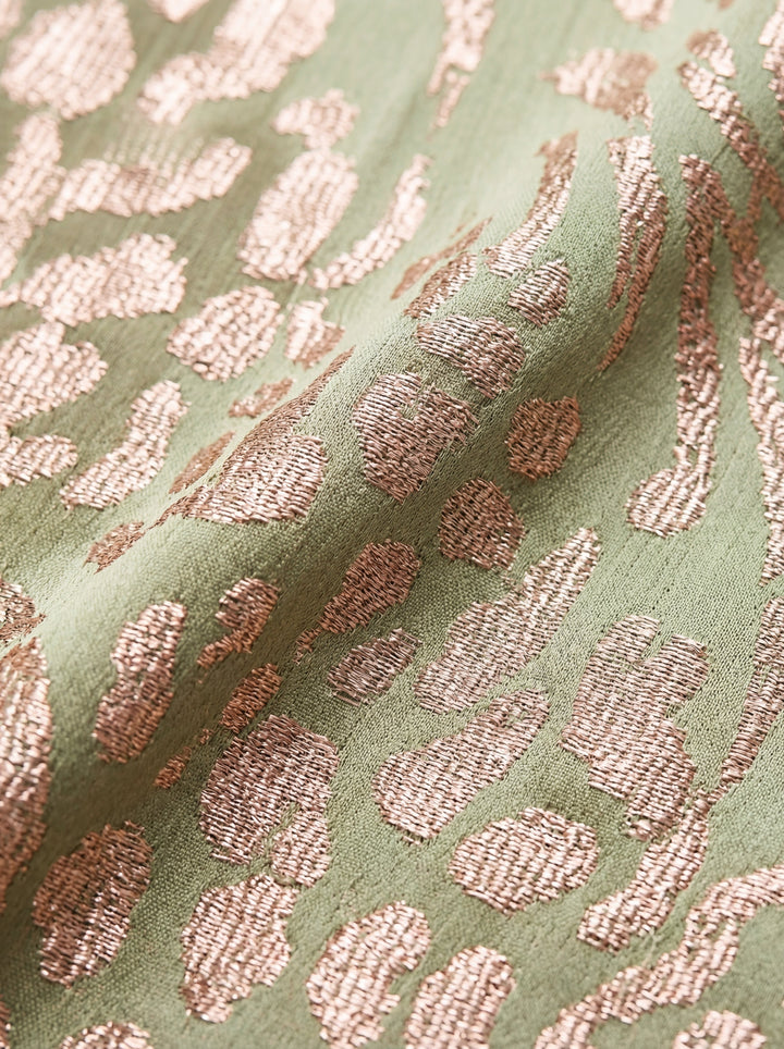 Giulia – Abito elegante realizzato in tessuto leggero e fluido
