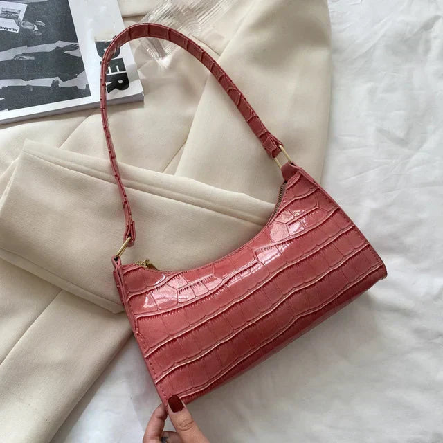 Borsa a tracolla lucida con motivo coccodrillo