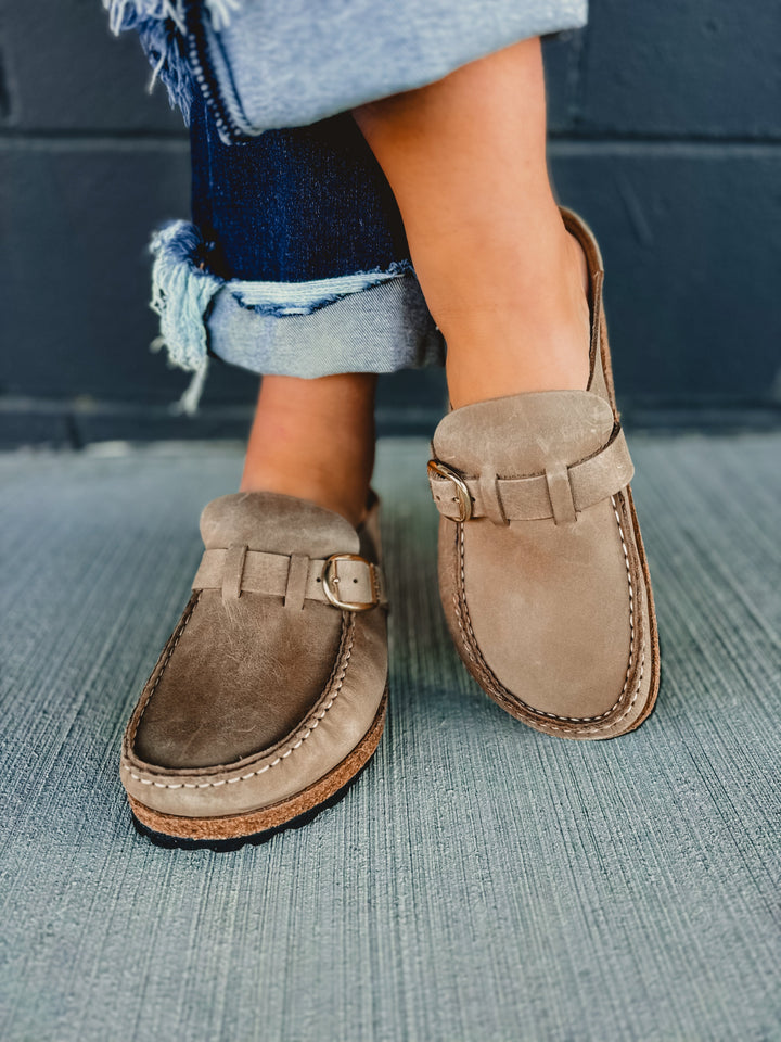Zoccoli Birkenstock Buckley in pelle oliata - Tabacco marrone