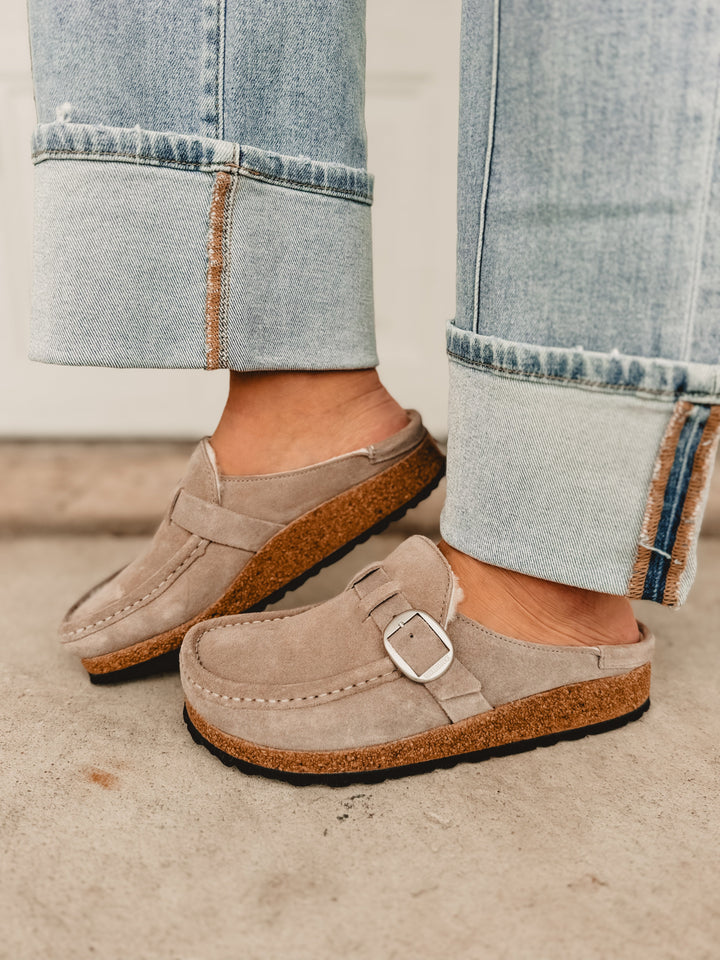 Zoccolo Birkenstock Buckley in pelle scamosciata e montone - Stone Coin