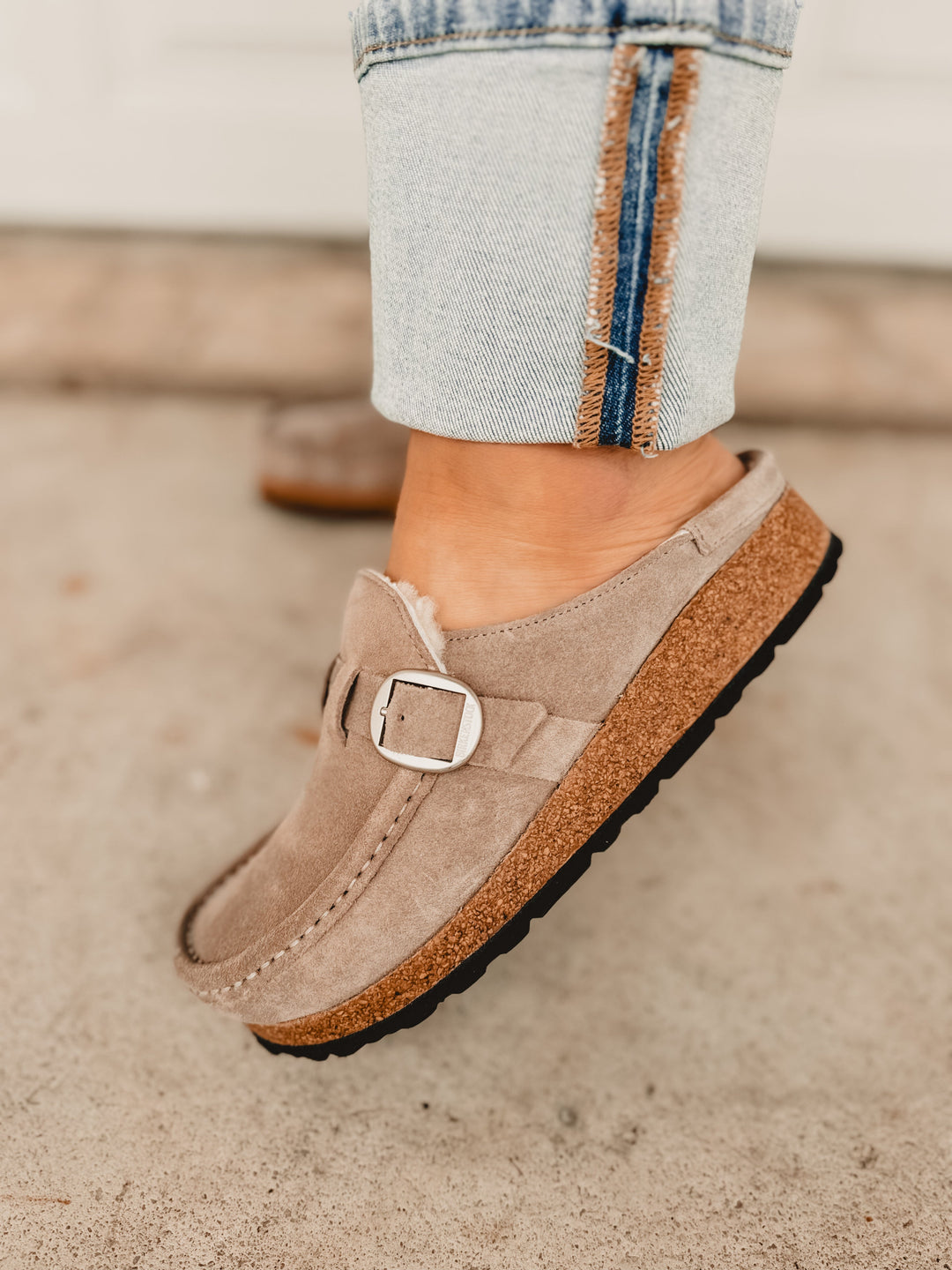 Zoccolo Birkenstock Buckley in pelle scamosciata e montone - Stone Coin