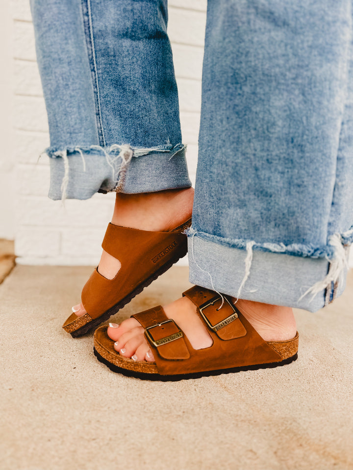 Sandalo Birkenstock Arizona in pelle oliata - Cognac