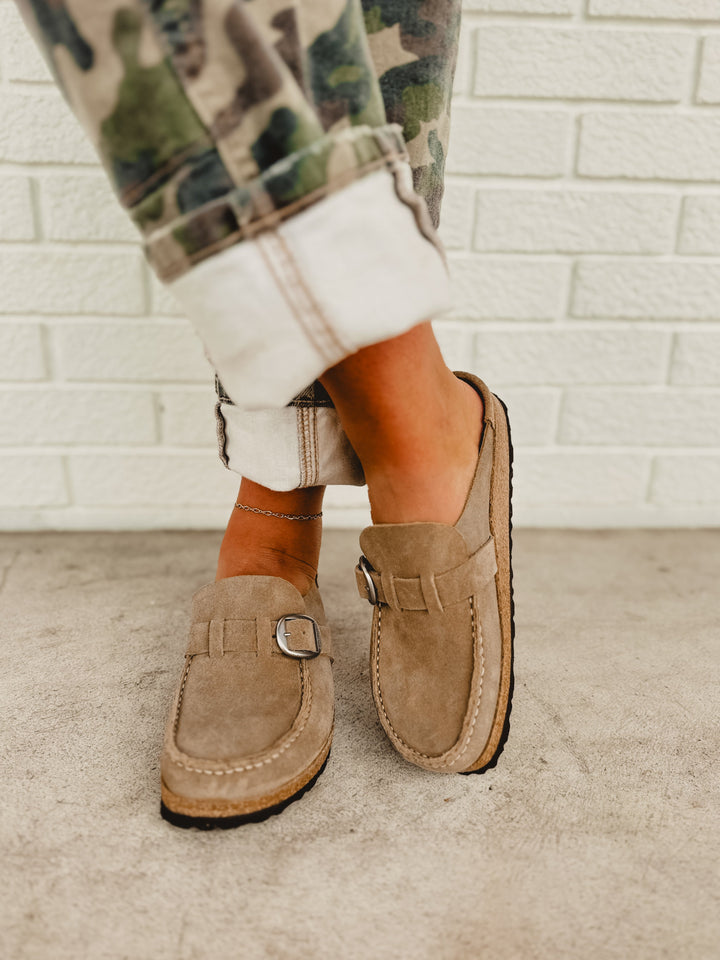 Zoccoli Birkenstock Buckley in pelle scamosciata - Tortora Grigio