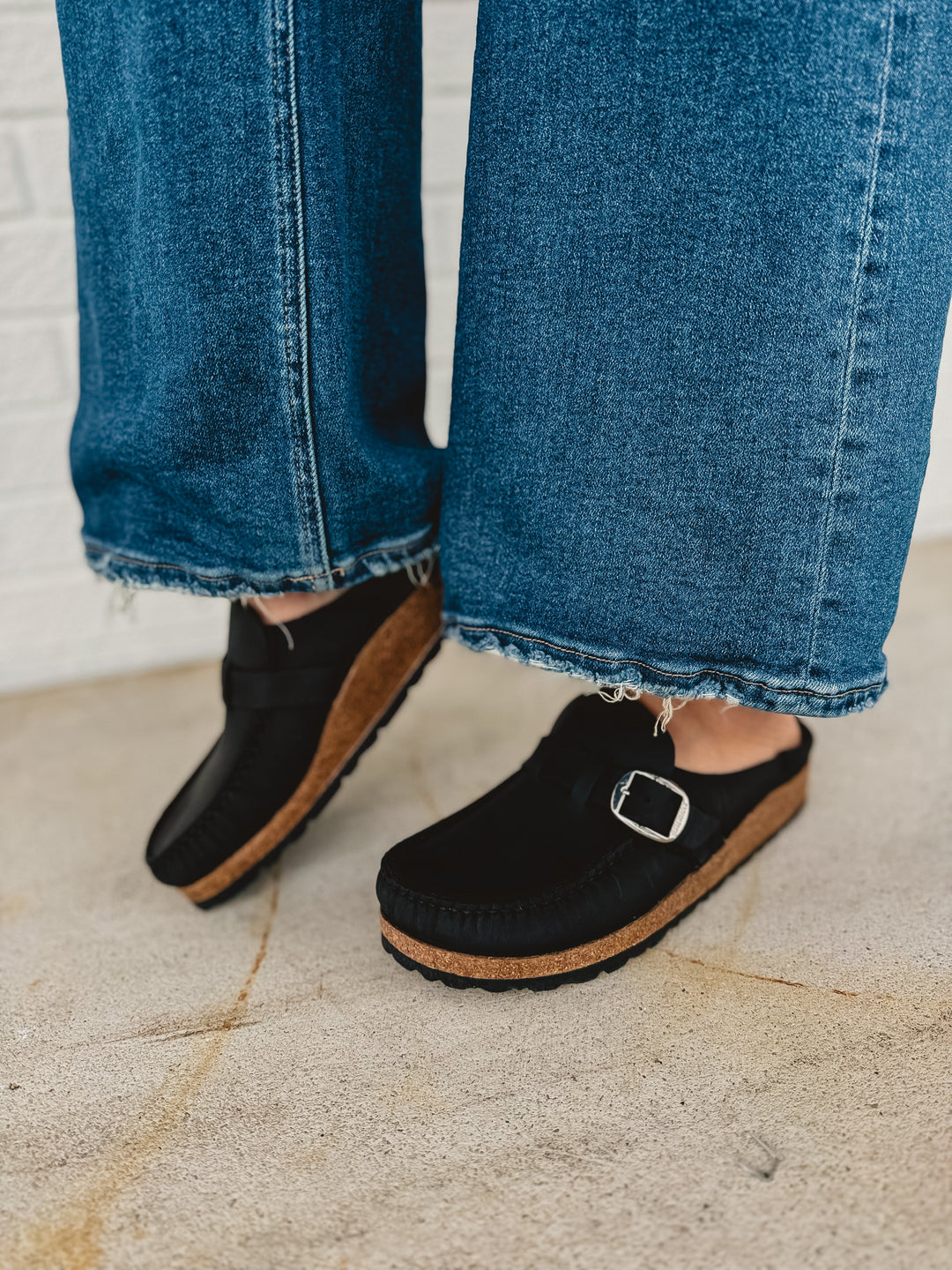 Zoccoli Birkenstock Buckley in pelle oliata da donna - Nero