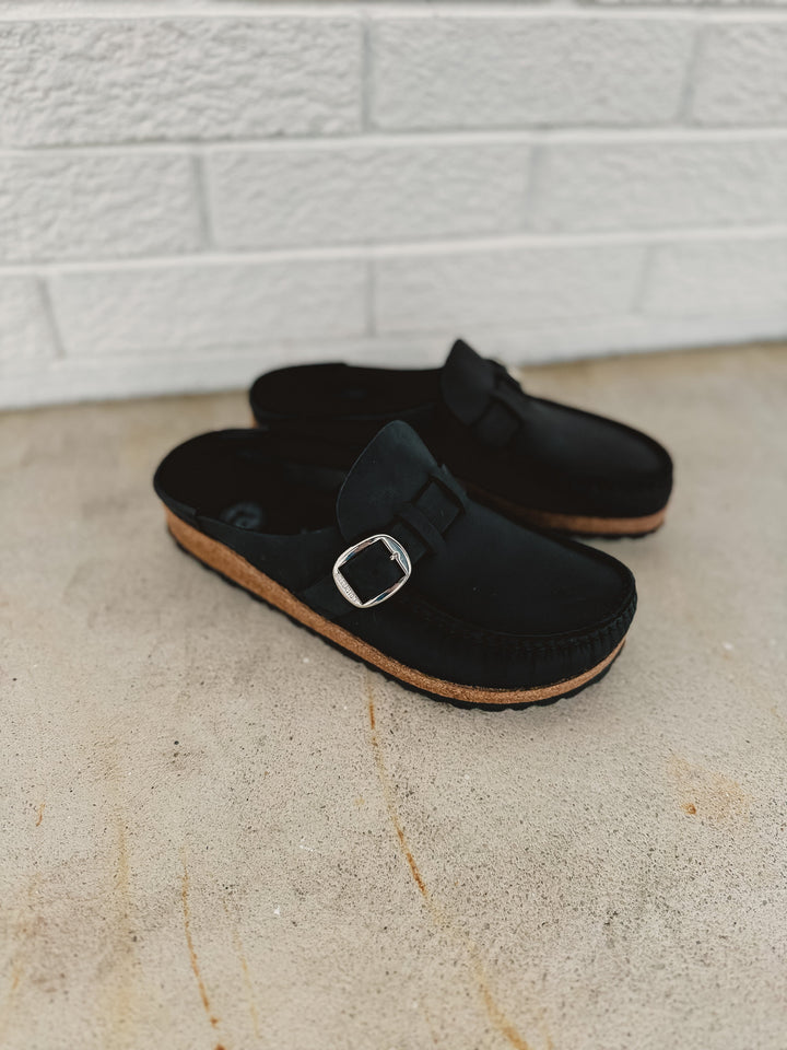 Zoccoli Birkenstock Buckley in pelle oliata da donna - Nero