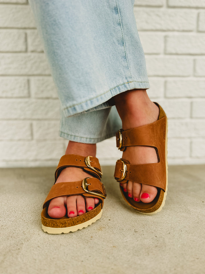 Sandalo Birkenstock Arizona Big Buckle in pelle oliata - Cognac