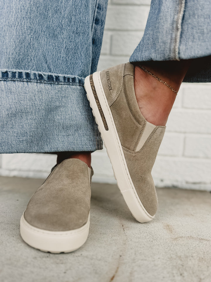 Scarpe slip-on Birkenstock Oswego in pelle scamosciata - Tortora