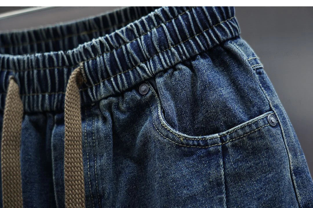 Pantaloni larghi in denim con cintura