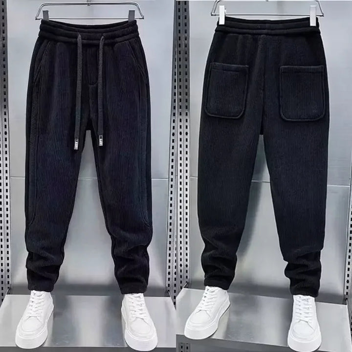 Pantaloni alla moda a coste