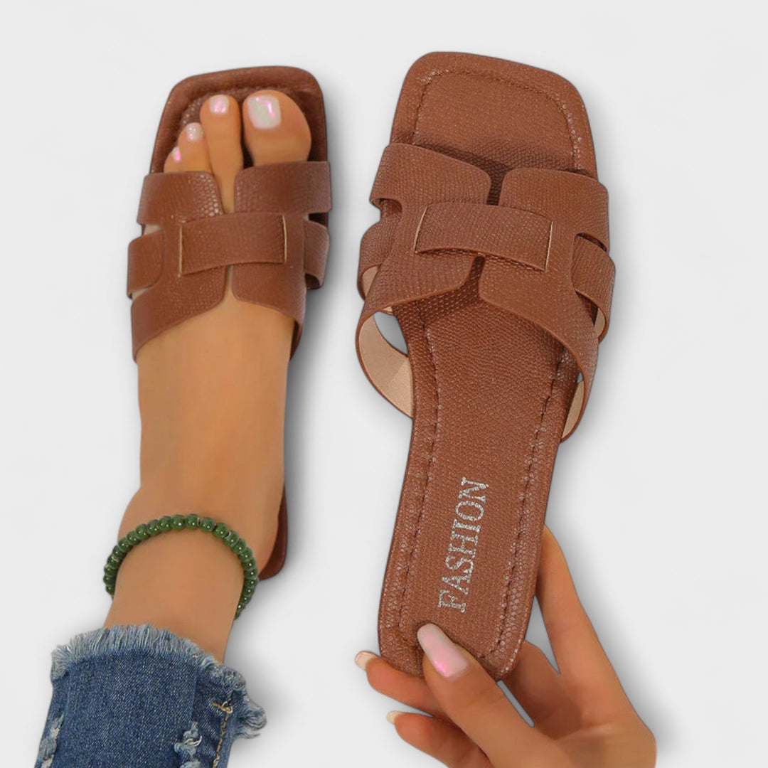 Dietlinde - Flat Slippers in Beige