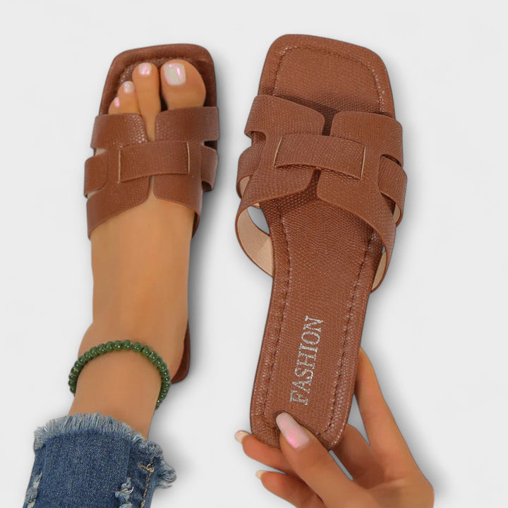 Dietlinde - Flat Slippers in Beige