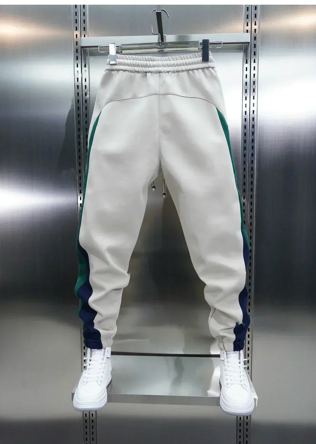 Pantaloni alla moda con strisce a contrasto