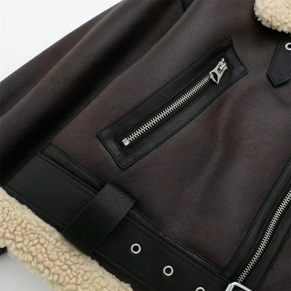 Giacca in pelle alla moda per le donne
