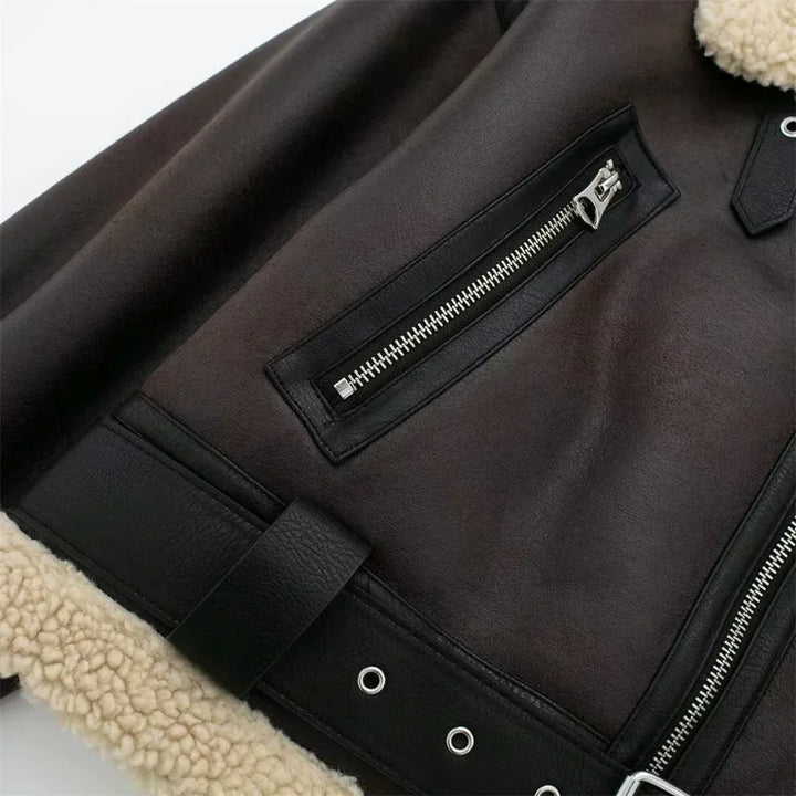 Giacca in pelle alla moda per le donne