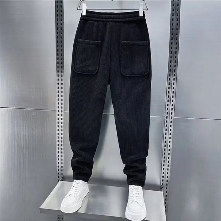 Pantaloni alla moda a coste