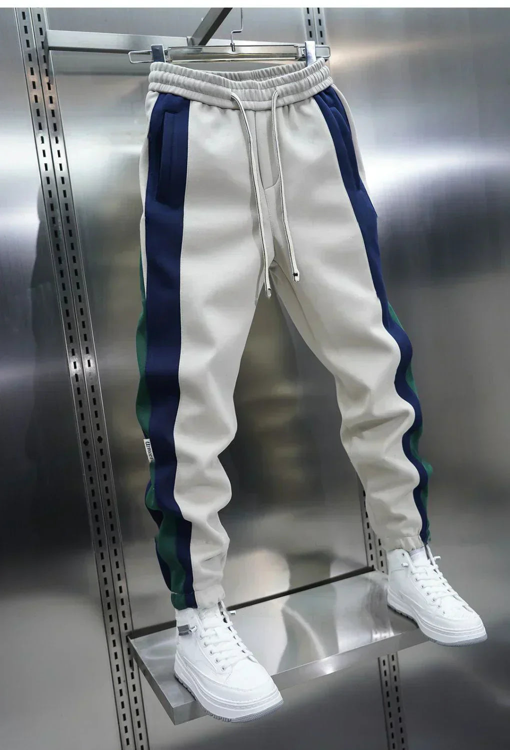 Pantaloni alla moda con strisce a contrasto