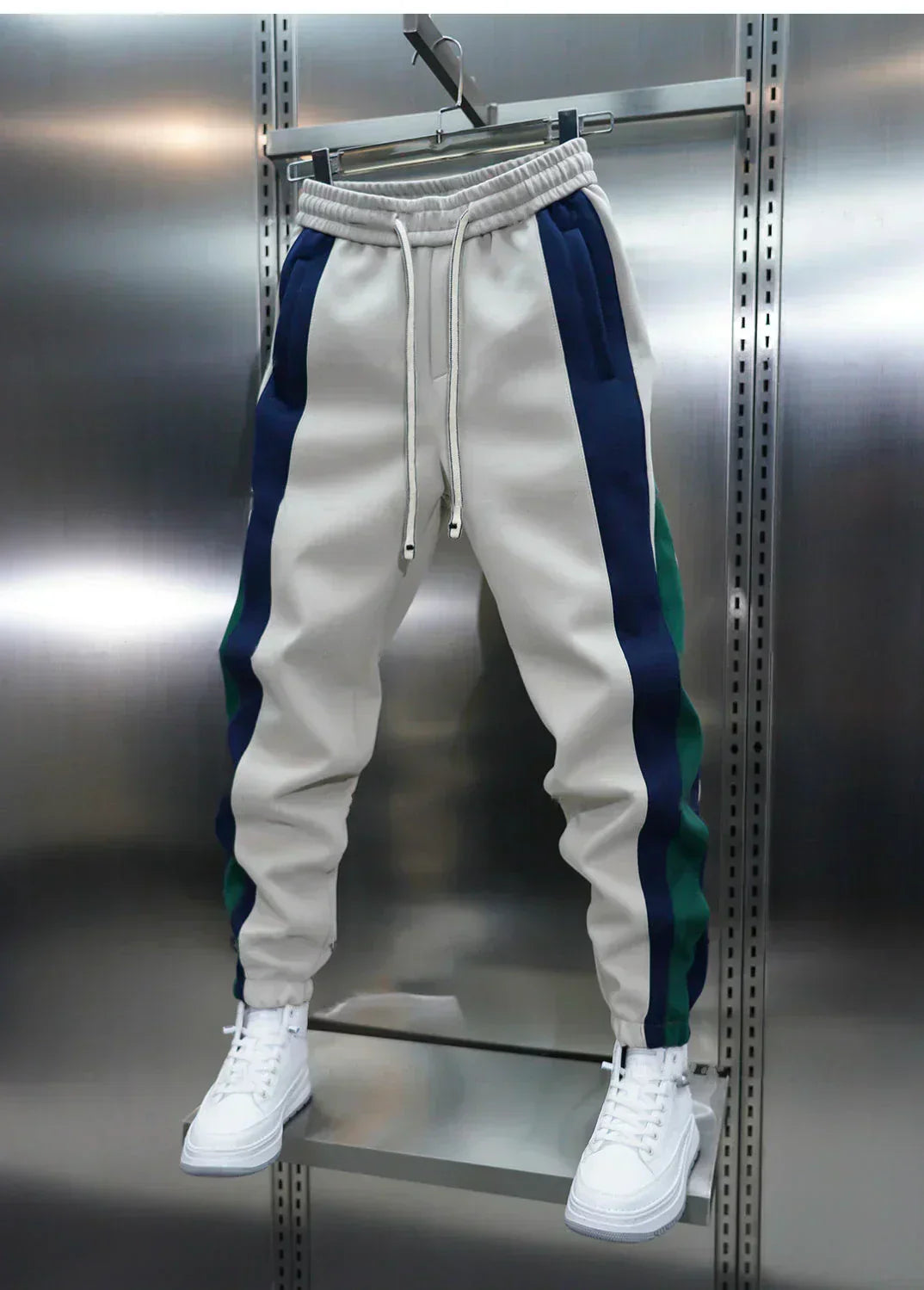 Pantaloni alla moda con strisce a contrasto