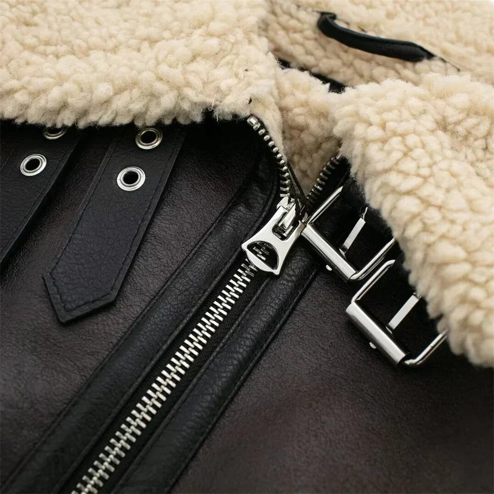Giacca in pelle alla moda per le donne