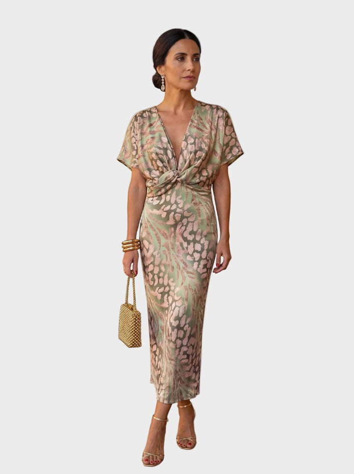 Giulia – Abito elegante realizzato in tessuto leggero e fluido