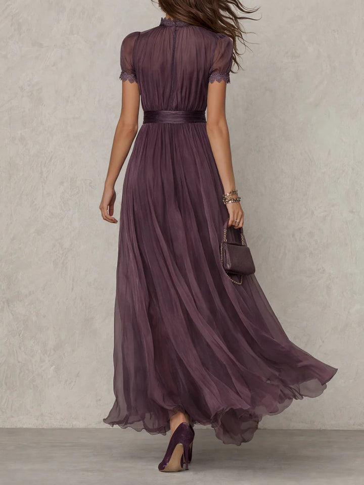 Flavia | Vestito lungo viola con scollo a goccia, bordo in pizzo di chiffon
