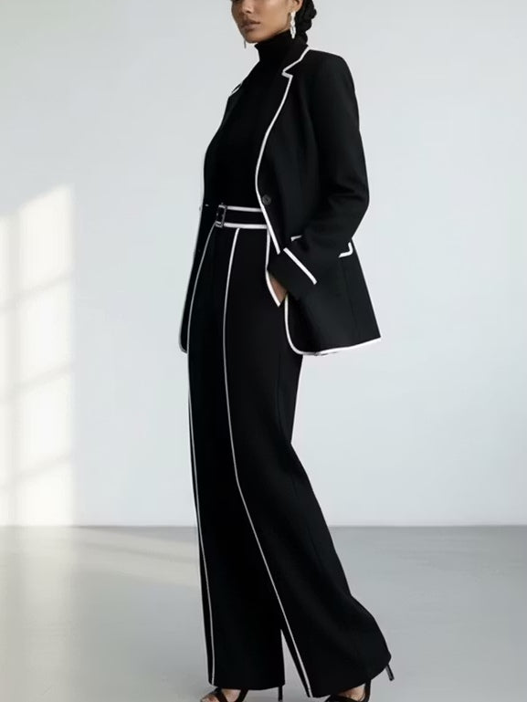 Completo due pezzi con blazer a contrasto con piping e pantaloni a gamba larga neri