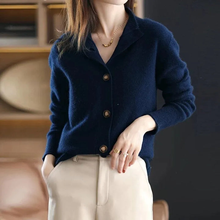 Cardigan morbido in cashmere con bottoni