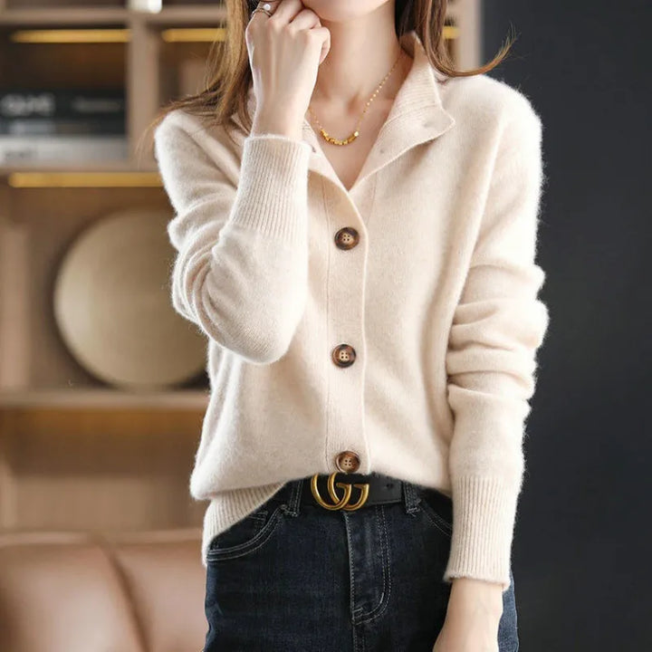 Cardigan morbido in cashmere con bottoni
