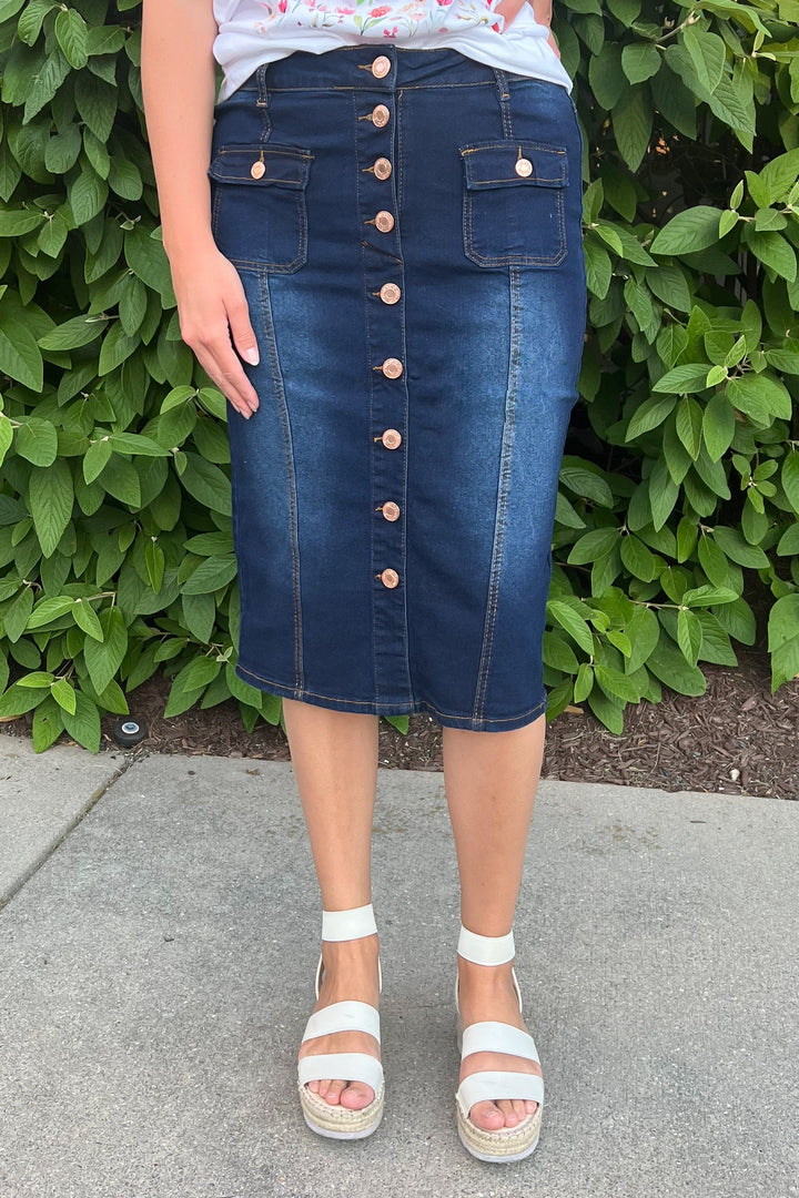 Gonna di jeans con bottoni Zoey in indaco scuro