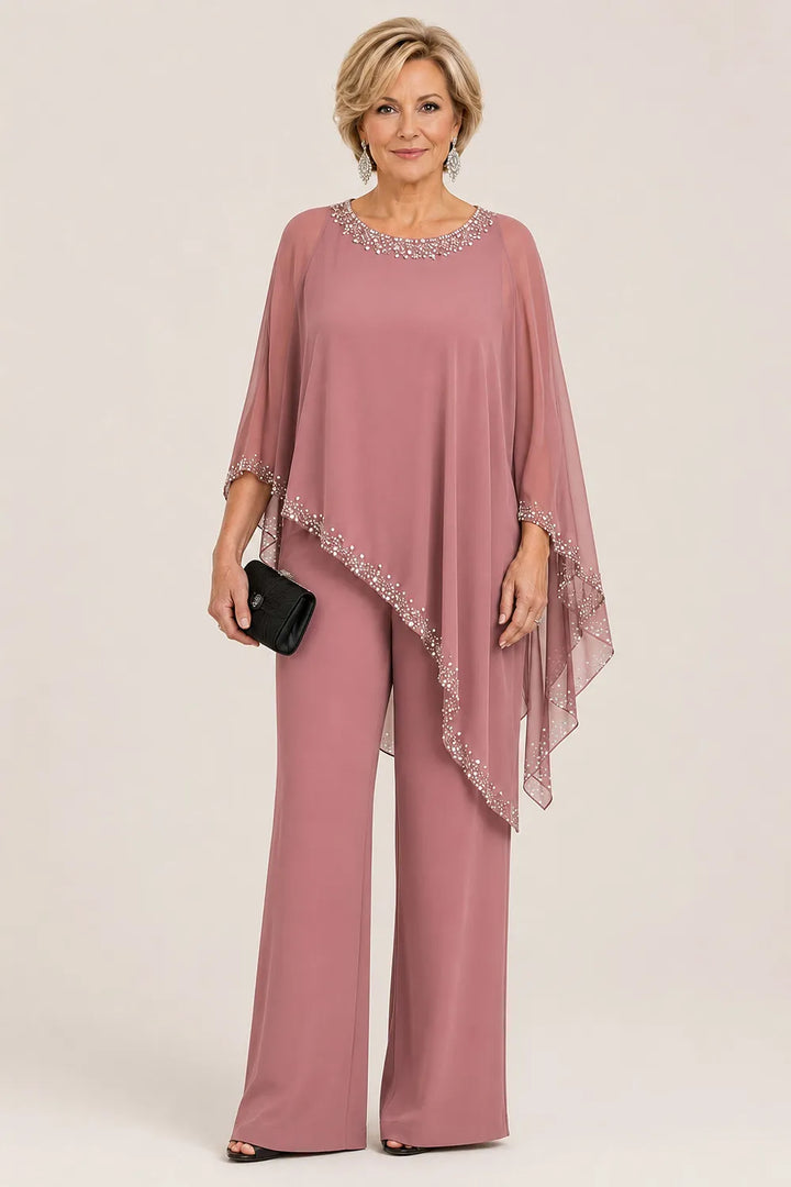 Completo elegante con pantaloni a gamba larga e mantella in chiffon con perline