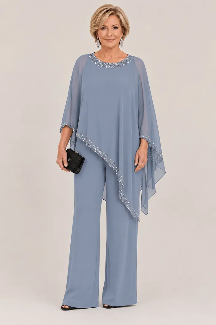 Completo elegante con pantaloni a gamba larga e mantella in chiffon con perline