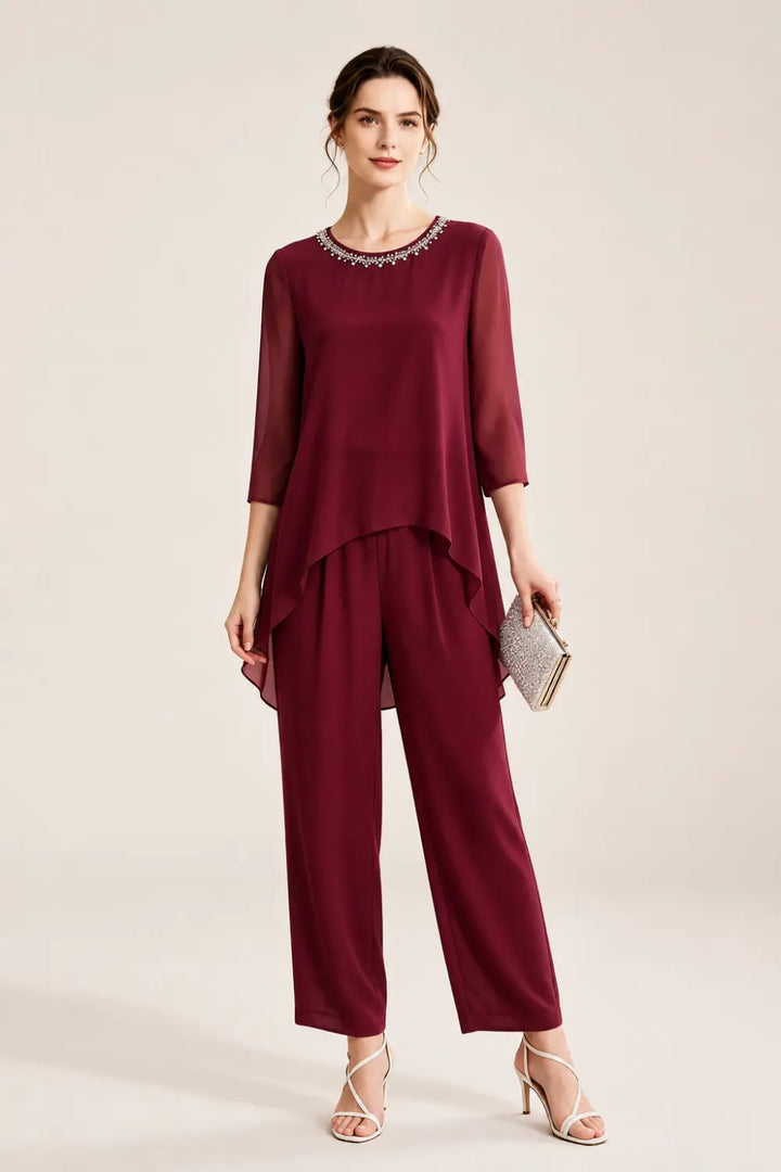 Tailleur pantalone con cappa in chiffon ricamato e pantaloni a gamba larga