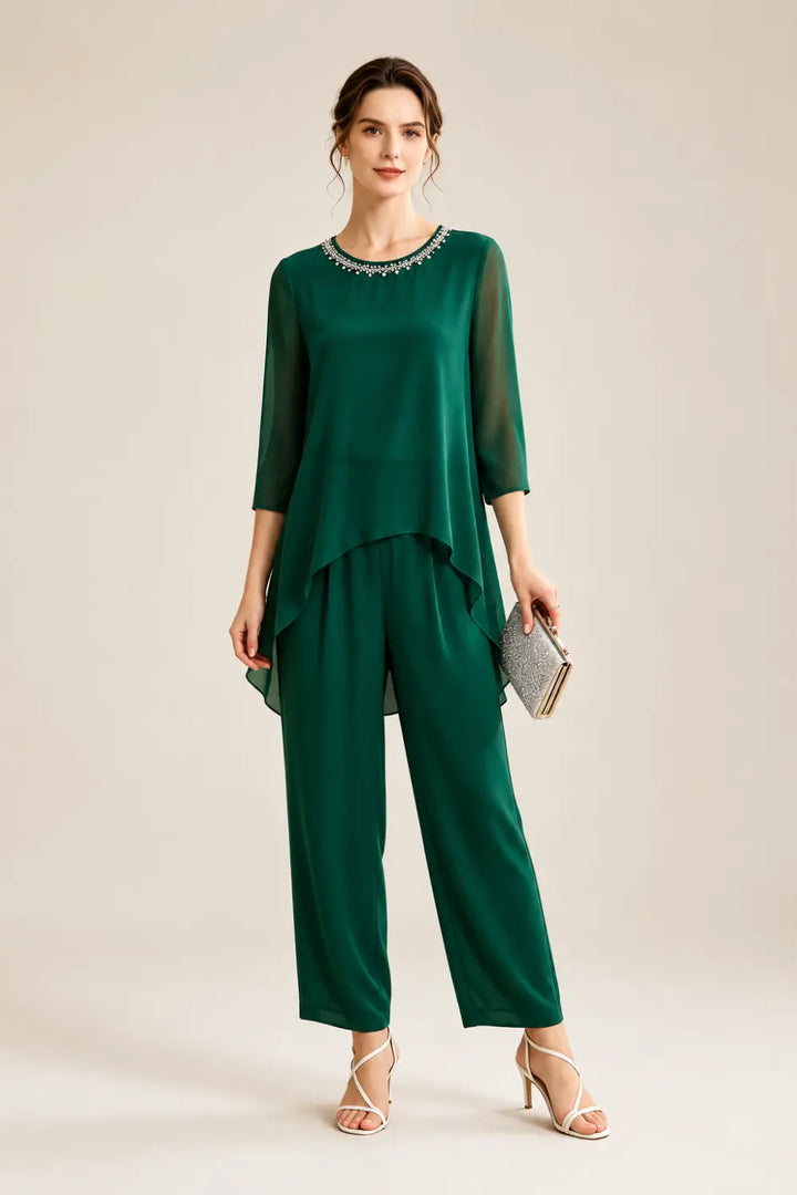 Tailleur pantalone con cappa in chiffon ricamato e pantaloni a gamba larga