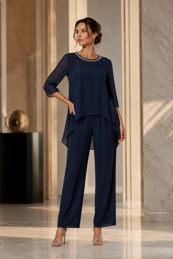 Tailleur pantalone con cappa in chiffon ricamato e pantaloni a gamba larga