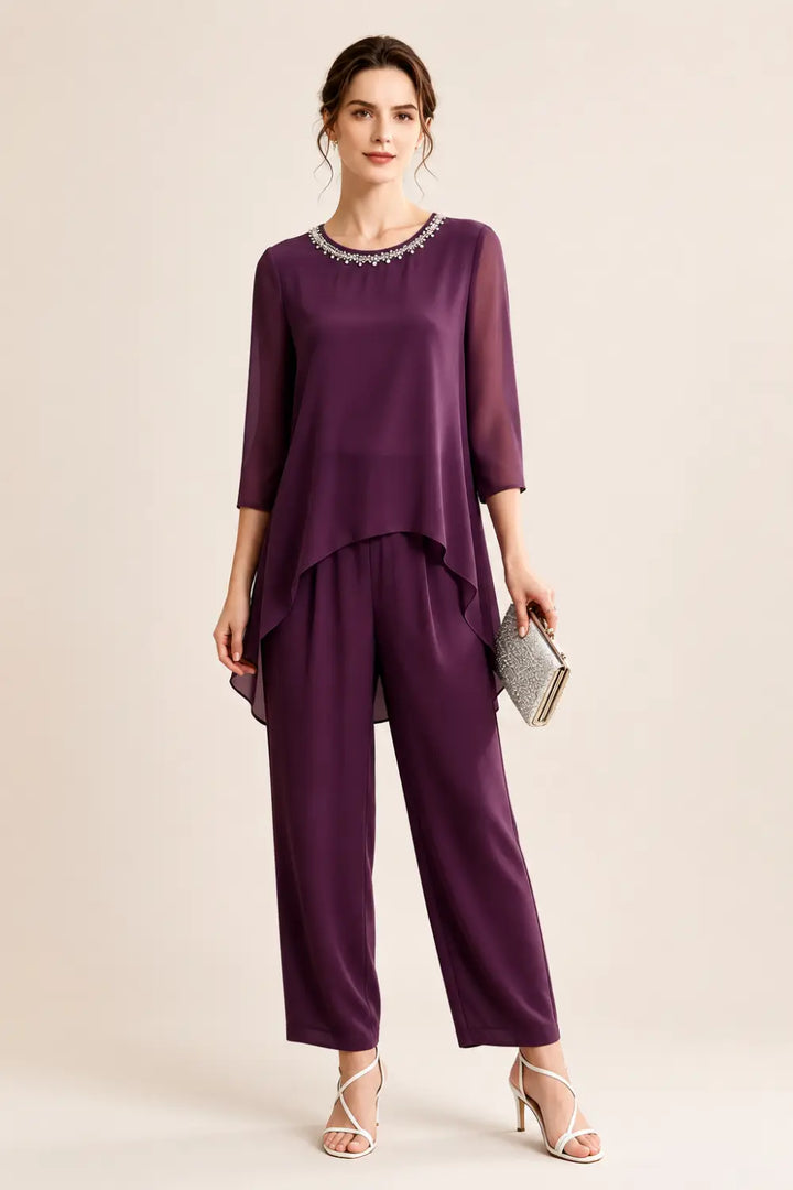 Tailleur pantalone con cappa in chiffon ricamato e pantaloni a gamba larga