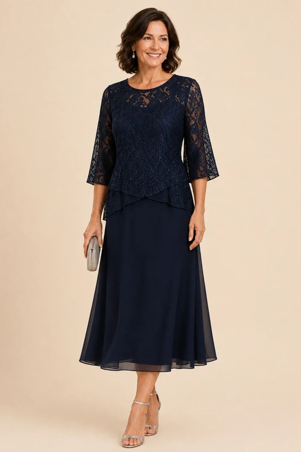 Abito asimmetrico in chiffon con pizzo e perline, lunghezza midi