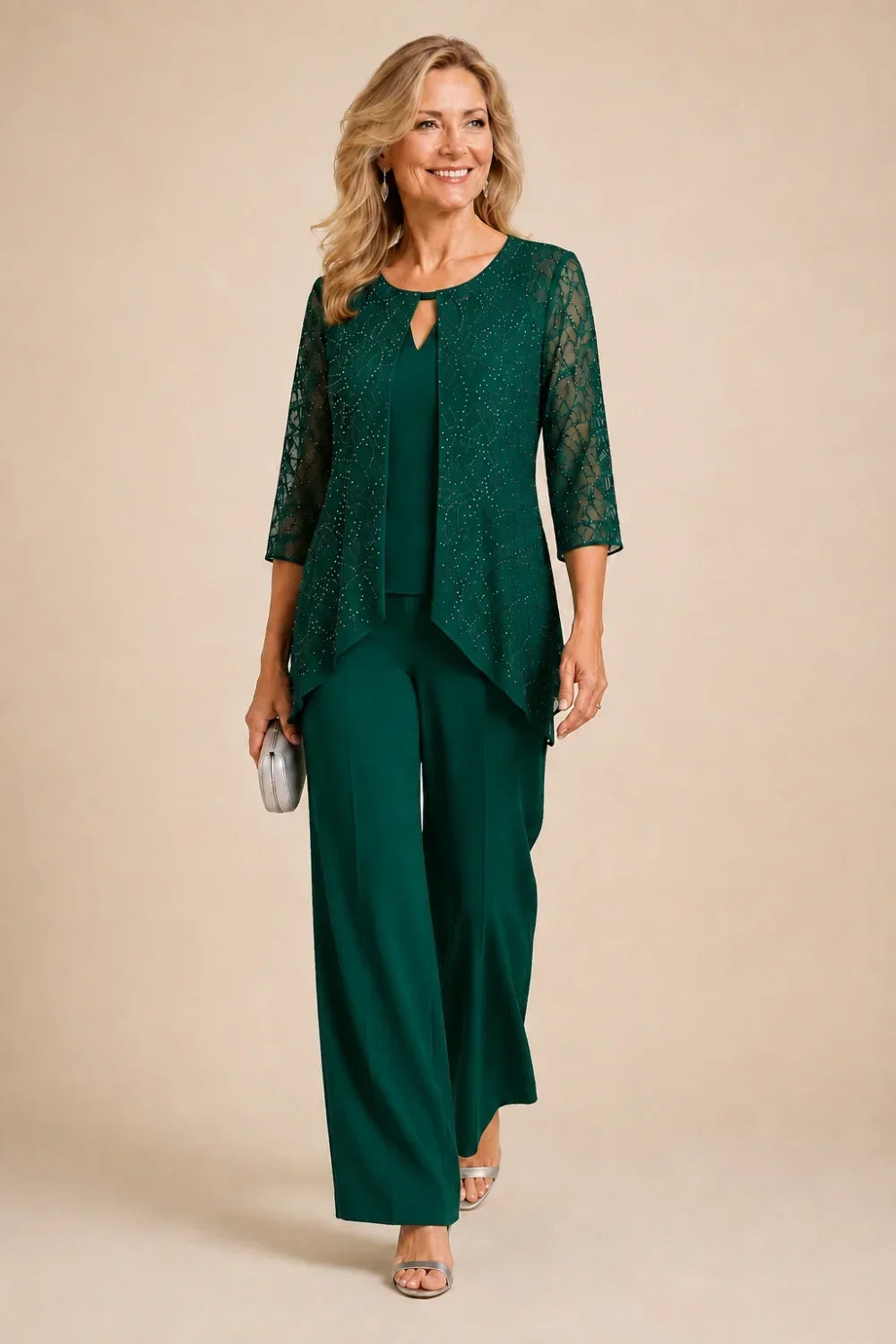 Completo pantalone a gamba larga con strati di pizzo e perline