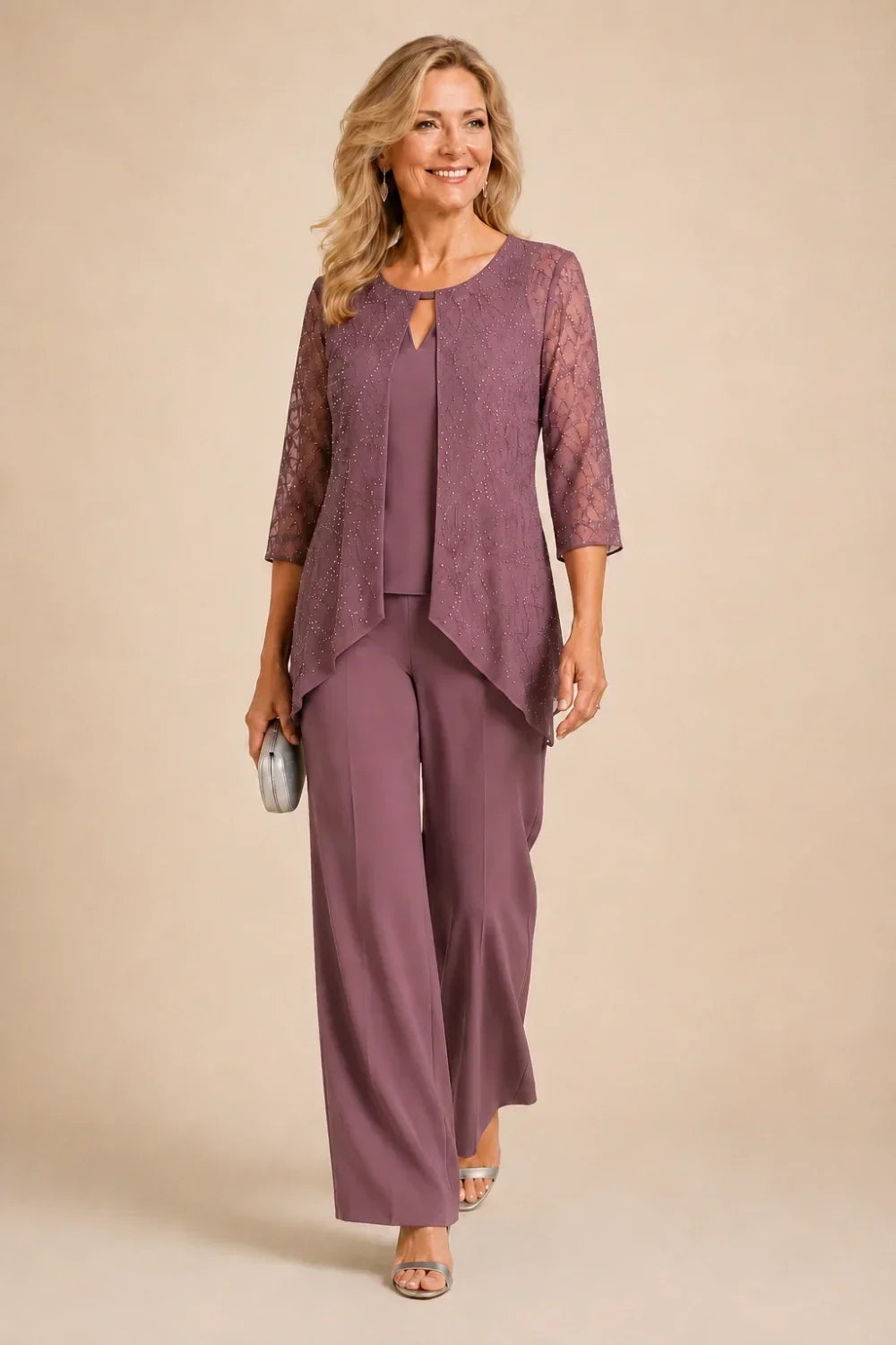 Completo pantalone a gamba larga con strati di pizzo e perline