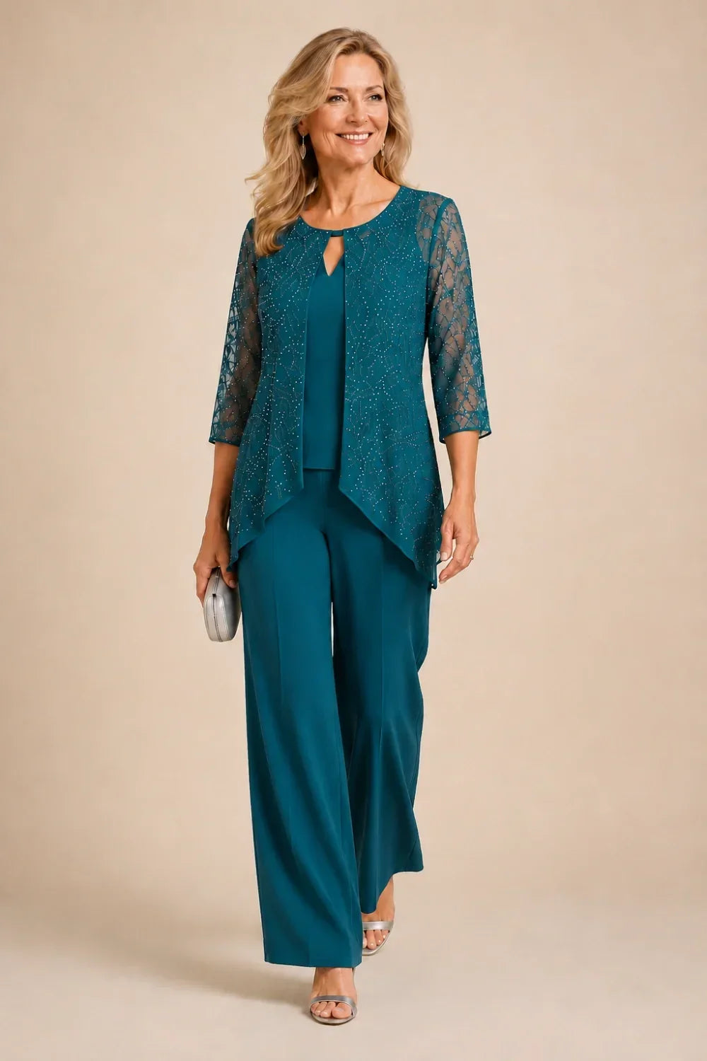 Completo pantalone a gamba larga con strati di pizzo e perline