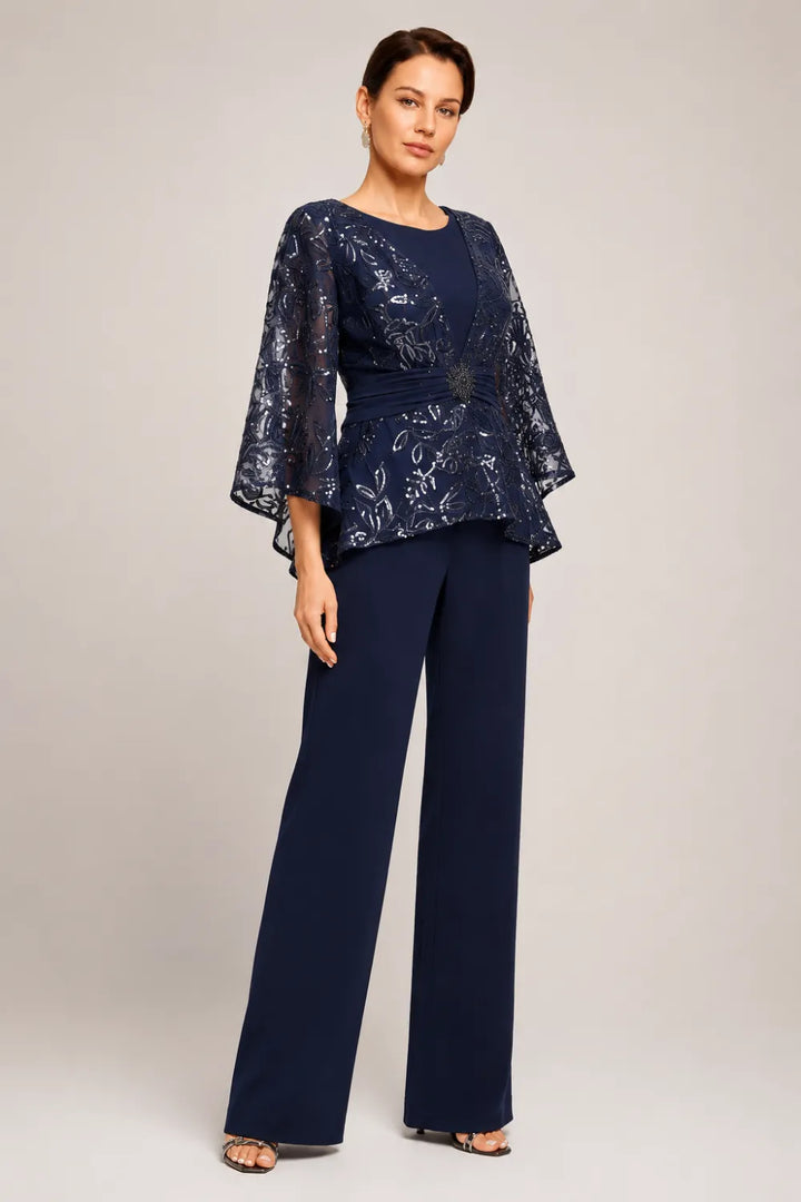 Completo pantalone da sera con maniche a campana velate e decorazioni