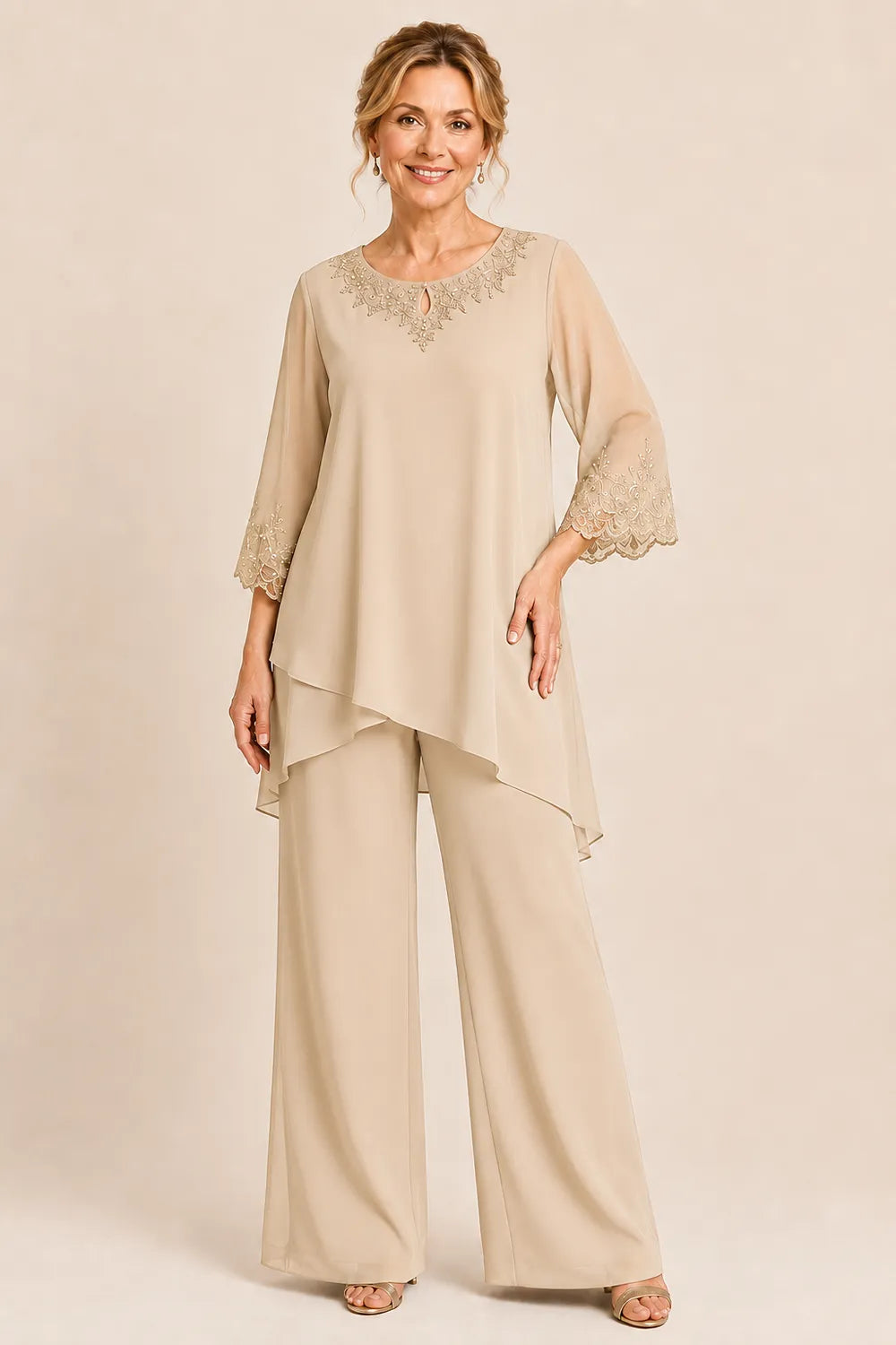Elegante completo formale a due pezzi con pantaloni e ricami