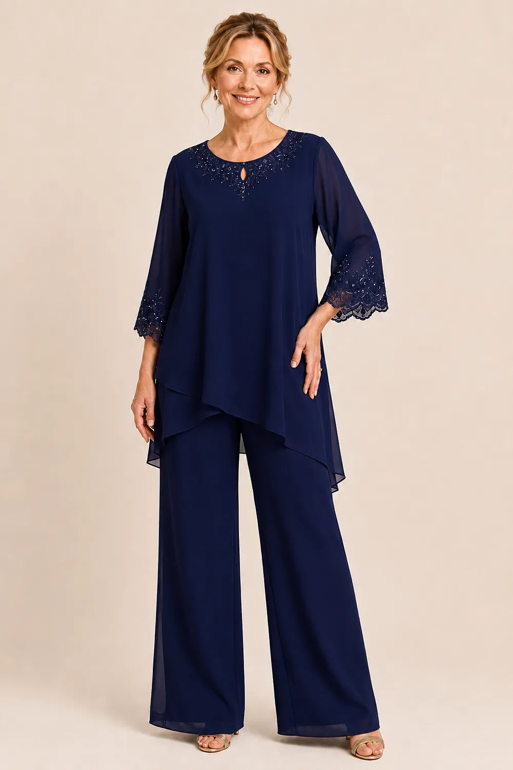 Elegante completo formale a due pezzi con pantaloni e ricami